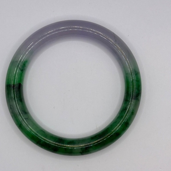 Jadeite Bangle Bracelet Spinich and Lavender 11mm wide / Interior 55mm - Picture 3 of 4